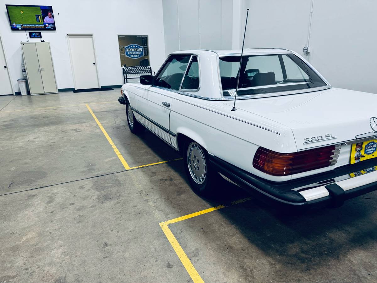 Mercedes-benz-380-series-1981-white-14