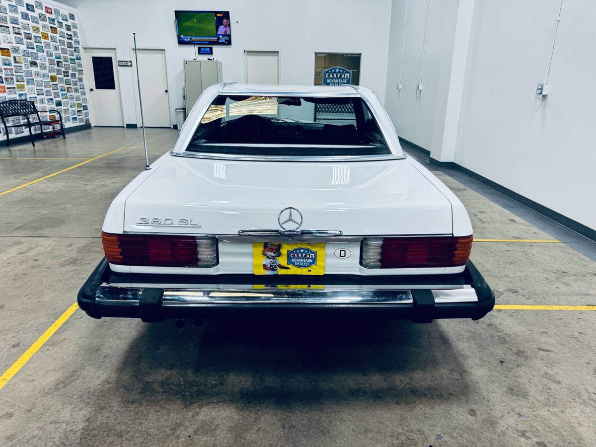 Mercedes-benz-380-series-1981-white-17