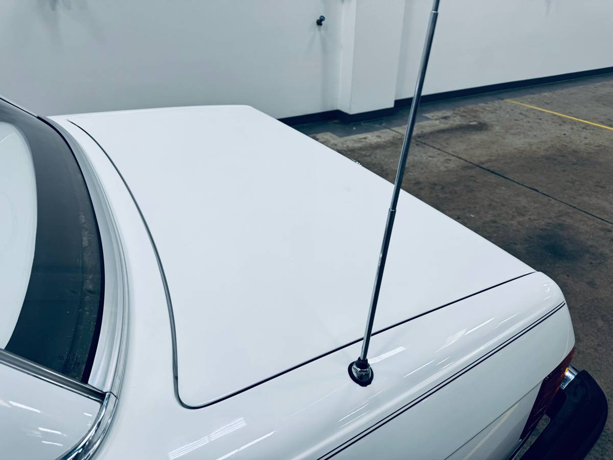 Mercedes-benz-380-series-1981-white-21