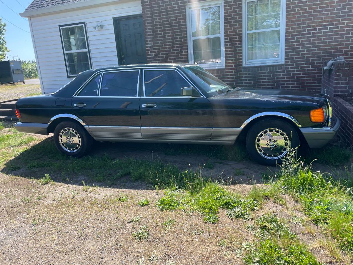 Mercedes-benz-380sel-w126-1982-black-2