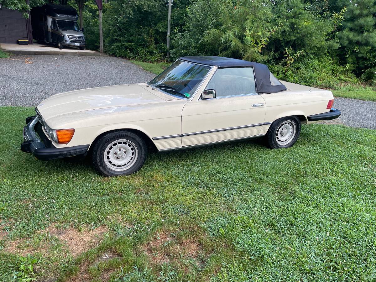 Mercedes-benz-380sl-1981-yellow