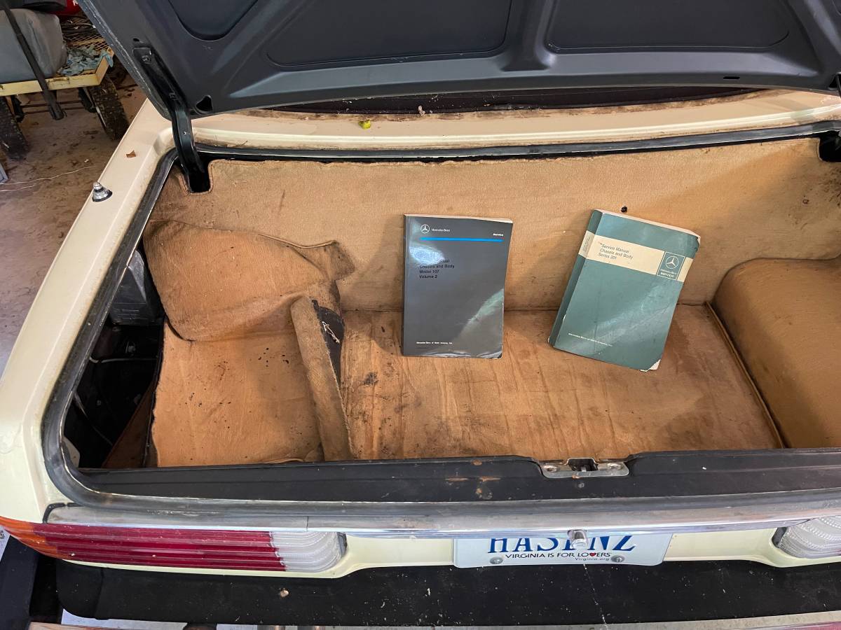 Mercedes-benz-380sl-1981-yellow-9