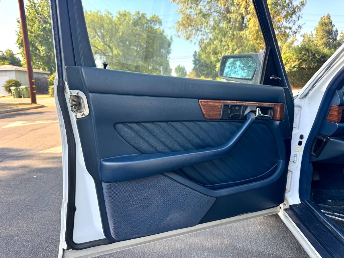 Mercedes-benz-420-sel-1991-white-14