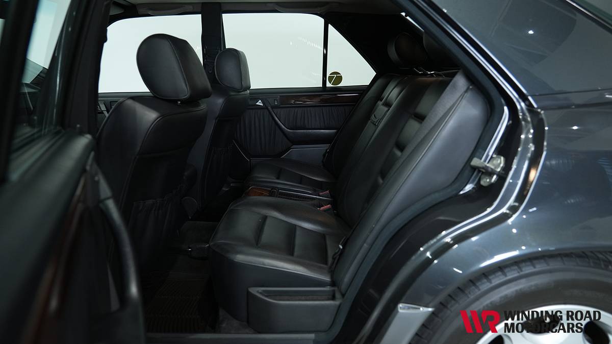 Mercedes-benz-500e-1992-black-11