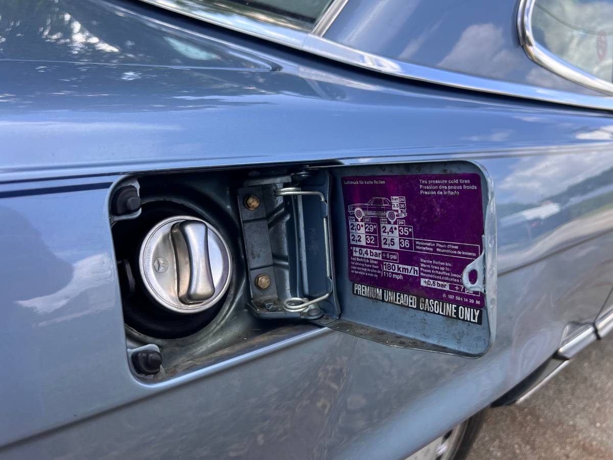 Mercedes-benz-560-560sl-1987-13