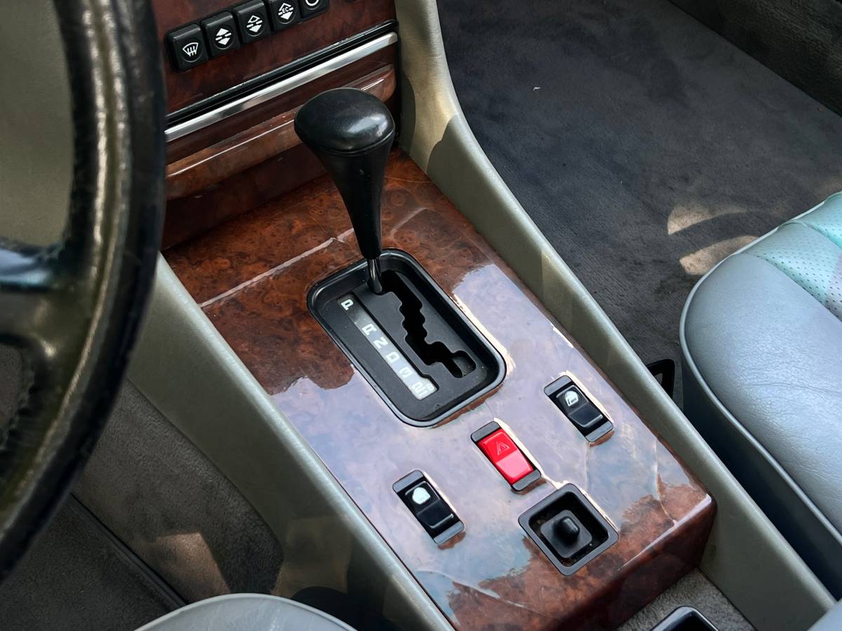 Mercedes-benz-560-560sl-1987-20