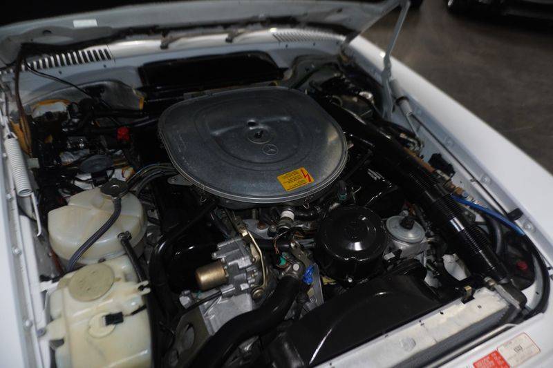 Mercedes-benz-560-class-1988-white-11