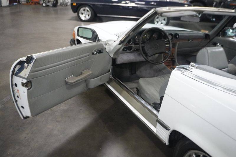 Mercedes-benz-560-class-1988-white-12