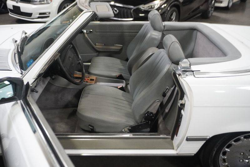 Mercedes-benz-560-class-1988-white-14