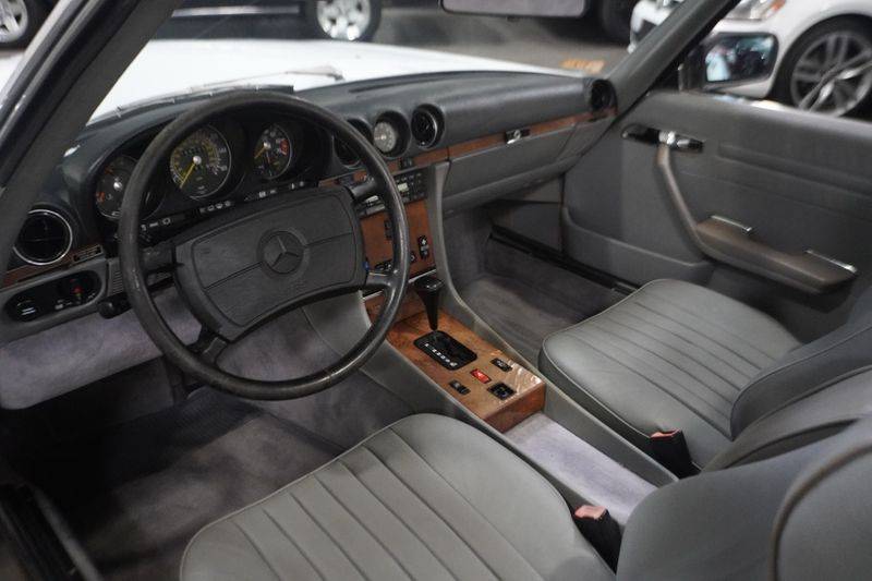 Mercedes-benz-560-class-1988-white-16