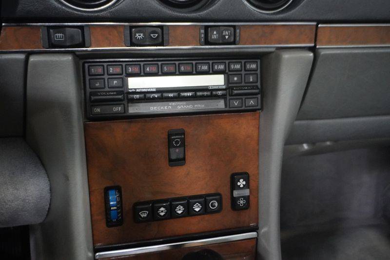 Mercedes-benz-560-class-1988-white-19