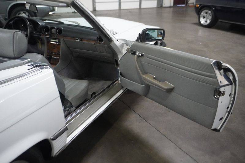 Mercedes-benz-560-class-1988-white-21