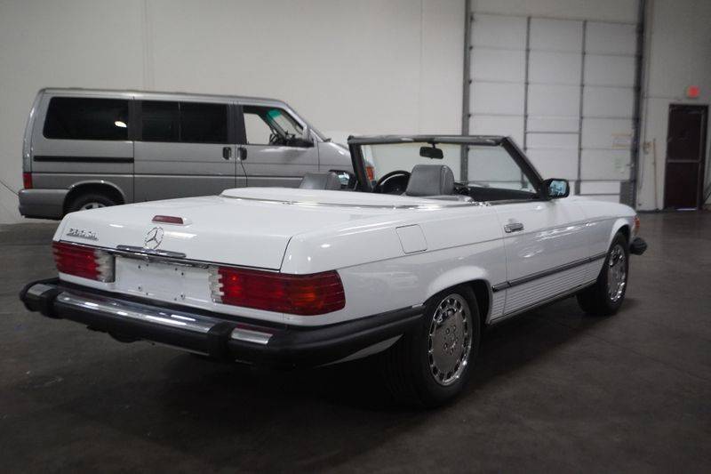 Mercedes-benz-560-class-1988-white-5