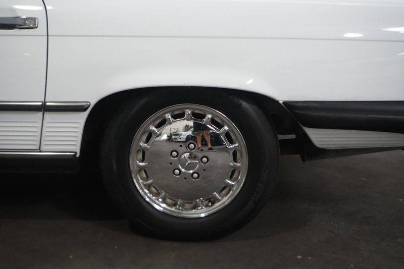 Mercedes-benz-560-class-1988-white-8