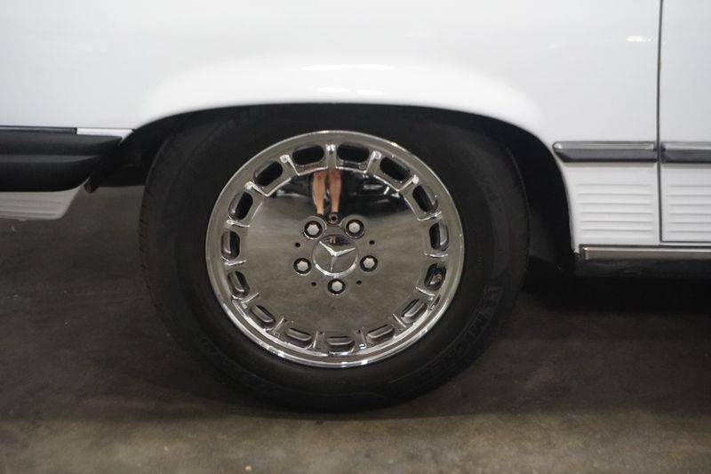 Mercedes-benz-560-class-1988-white-9