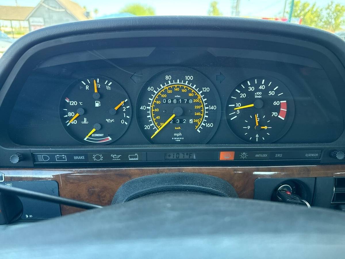 Mercedes-benz-560-sec-1986-white-12