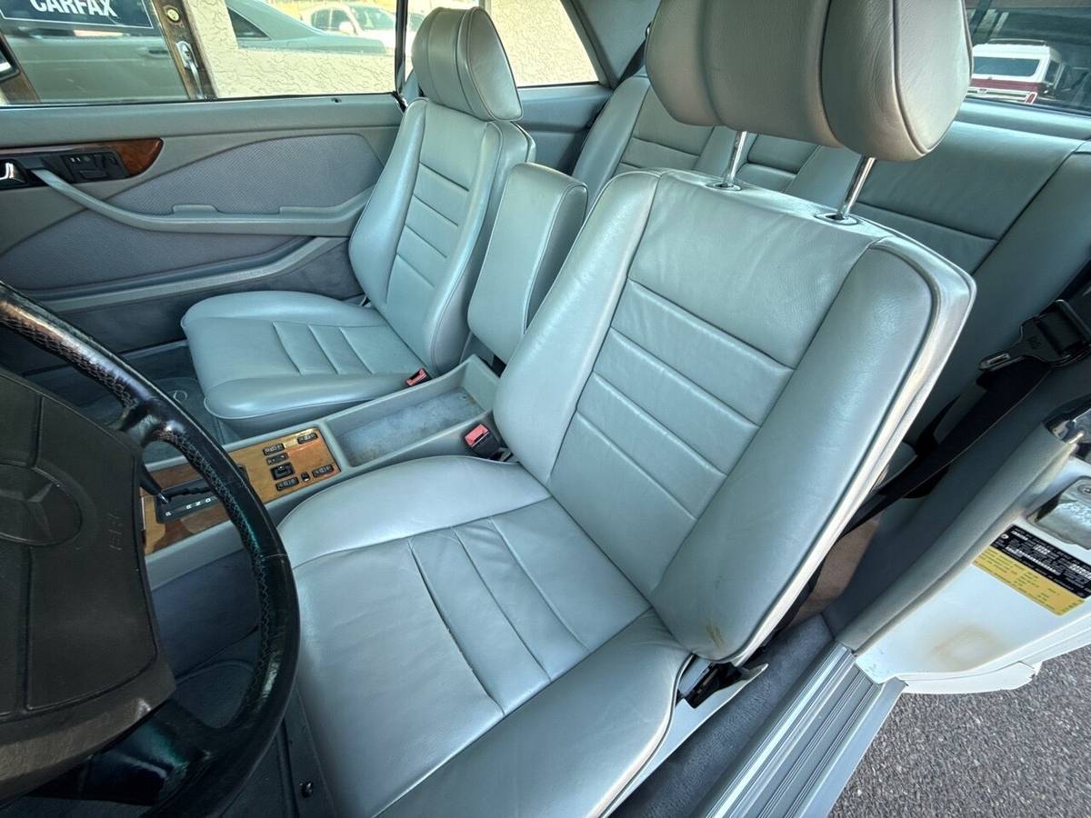 Mercedes-benz-560-sec-1986-white-14