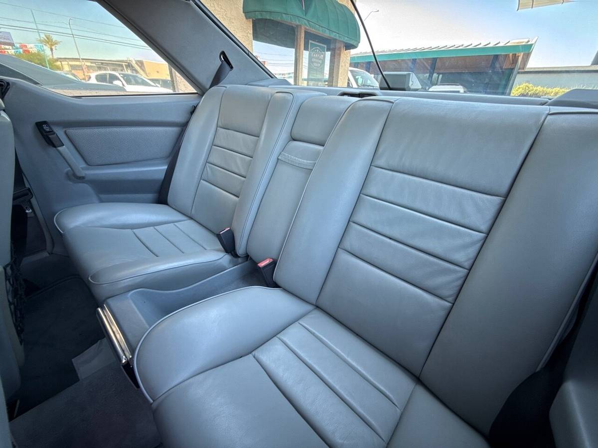 Mercedes-benz-560-sec-1986-white-15