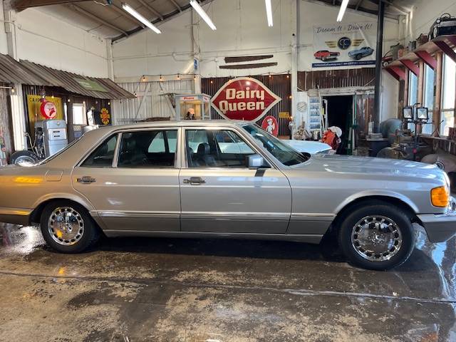 Mercedes-benz-560-sel-1987-3
