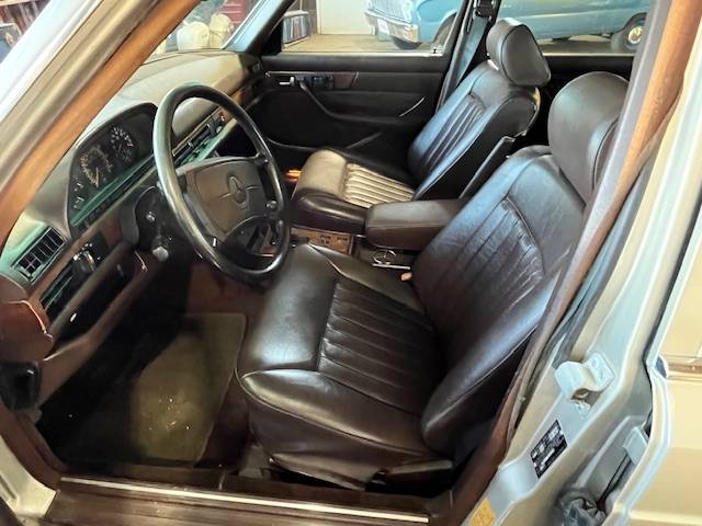 Mercedes-benz-560-sel-1987-9