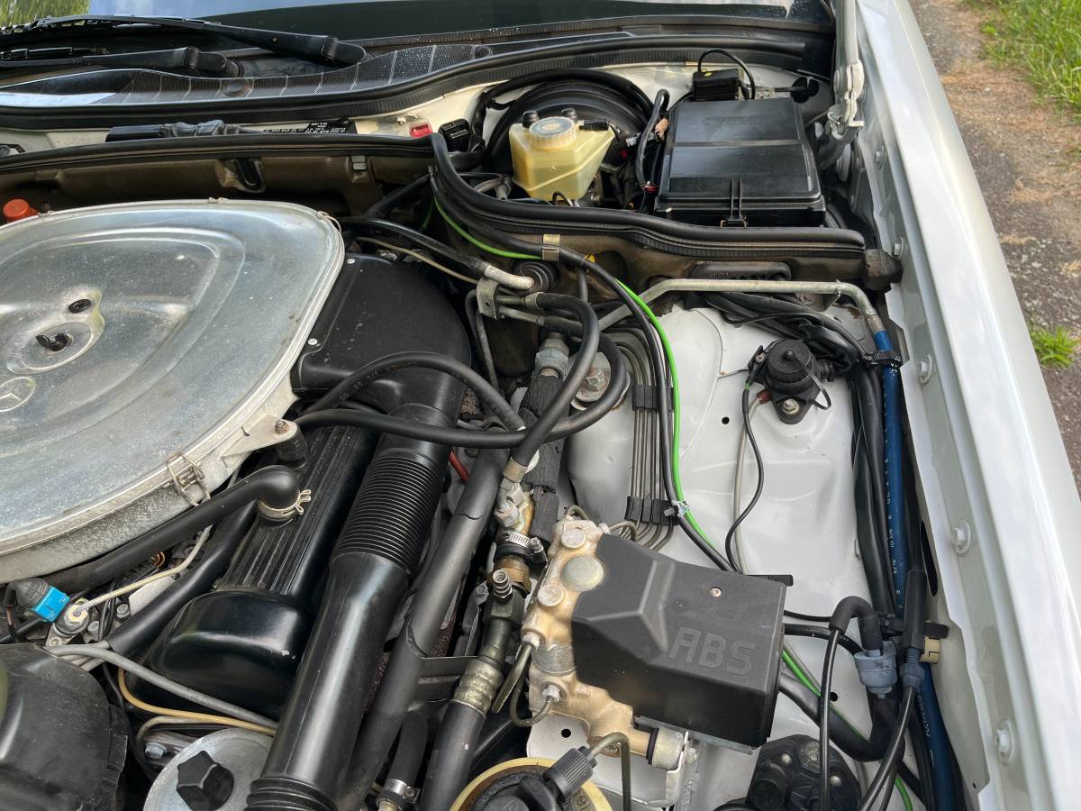 Mercedes-benz-560sel-1987-white-12