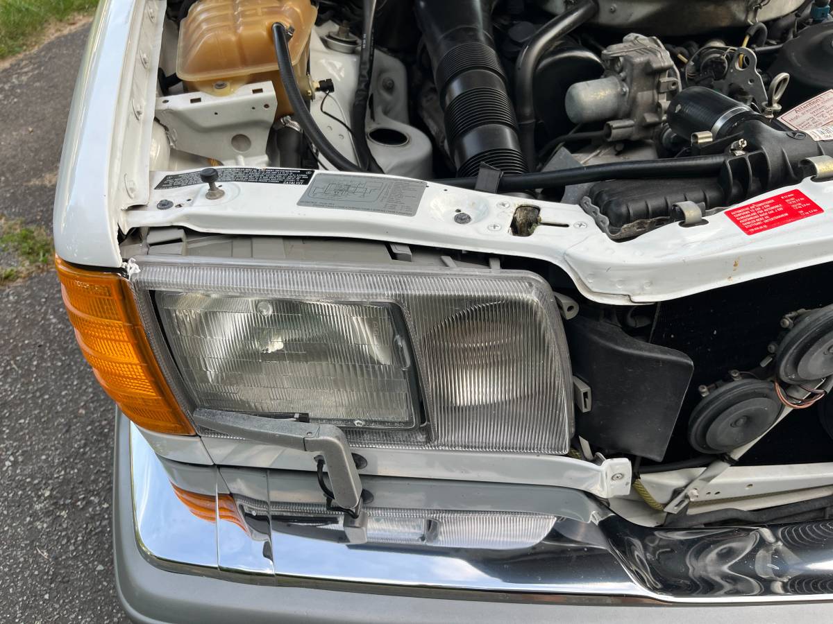 Mercedes-benz-560sel-1987-white-15