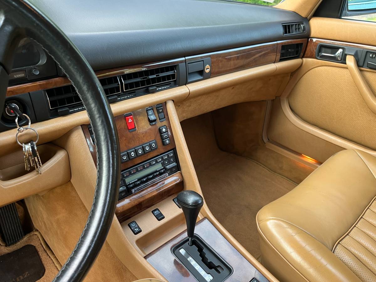 Mercedes-benz-560sel-1987-white-21