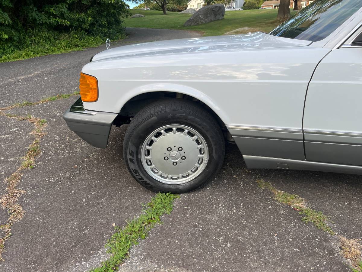 Mercedes-benz-560sel-1987-white