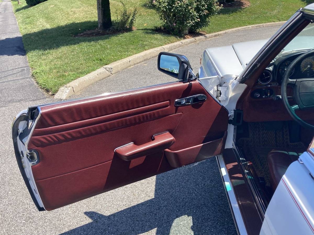 Mercedes-benz-560sl-1987-white-11