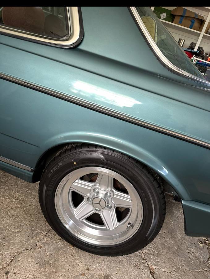 Mercedes-benz-c-class-1981-blue-2