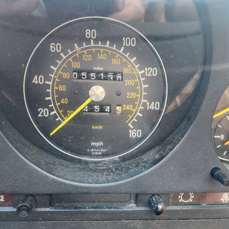 Mercedes-benz-c-class-1983-green-2