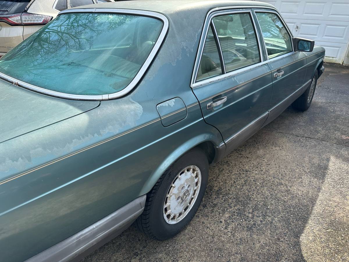 Mercedes-benz-c300-diesel-1985-green-1
