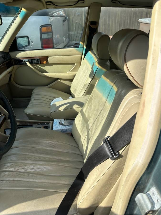 Mercedes-benz-c300-diesel-1985-green-2