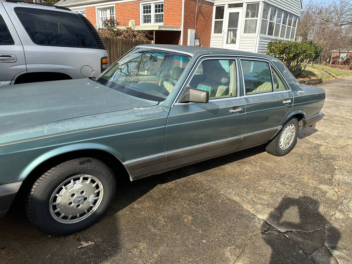 Mercedes-benz-c300-diesel-1985-green