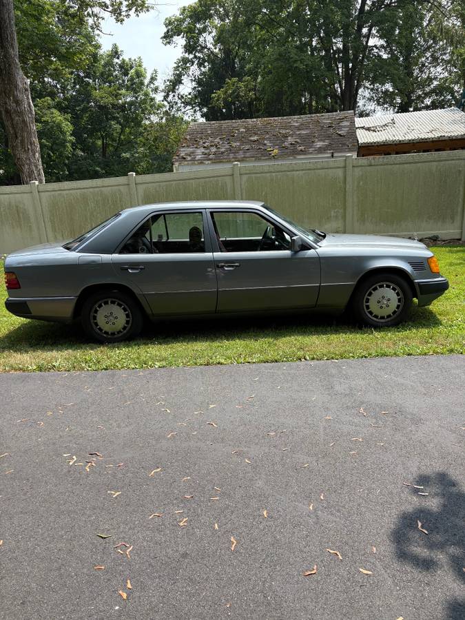 Mercedes-benz-d-class-diesel-1991-silver-2