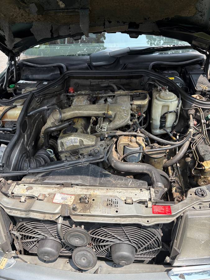 Mercedes-benz-d-class-diesel-1991-silver-3