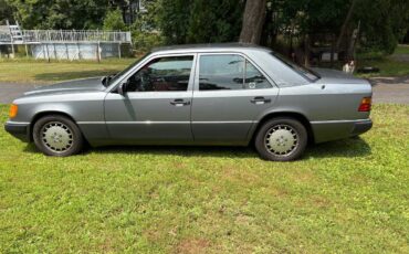 Mercedes-benz-d-class-diesel-1991-silver
