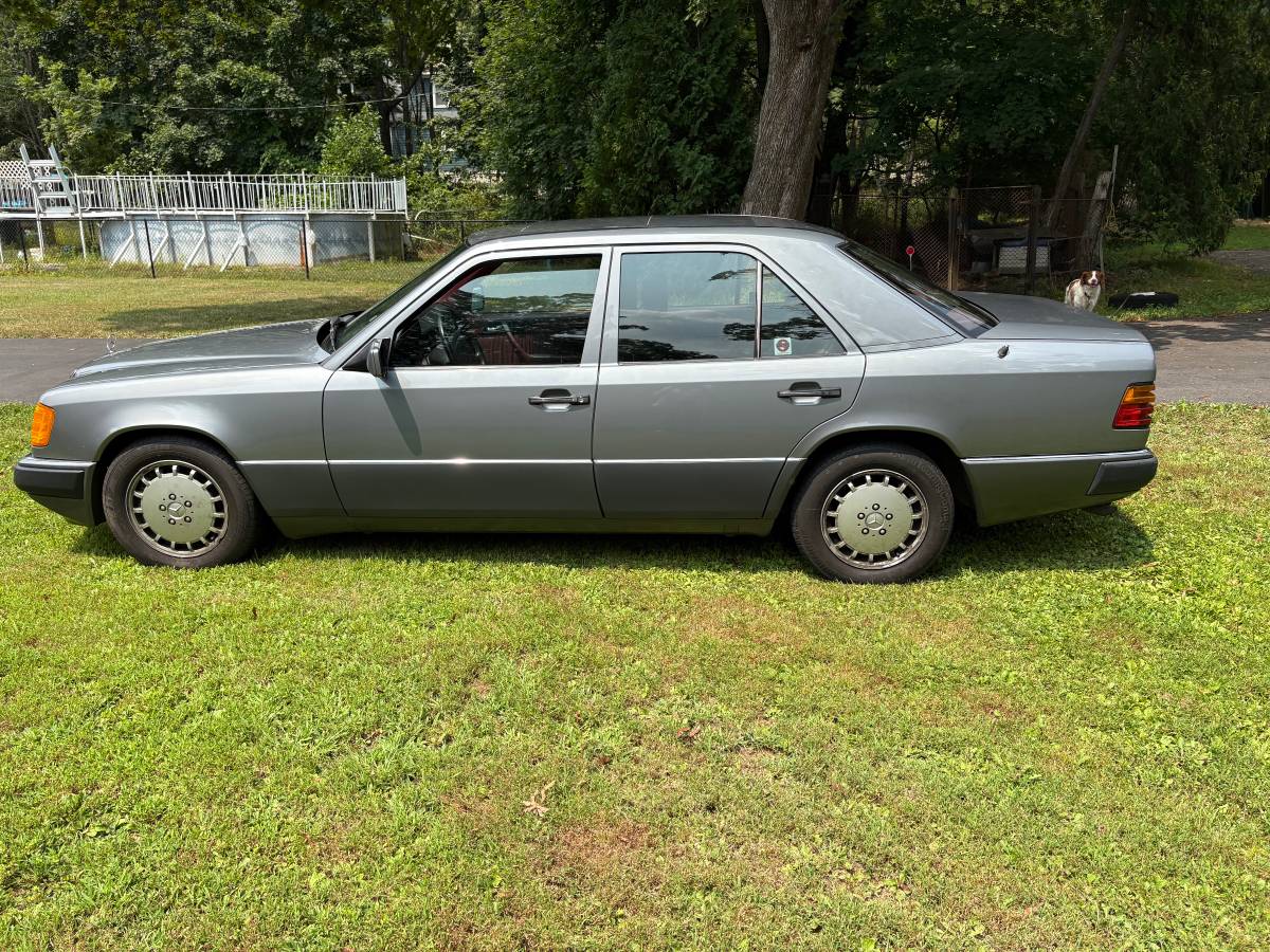 Mercedes-benz-d-class-diesel-1991-silver