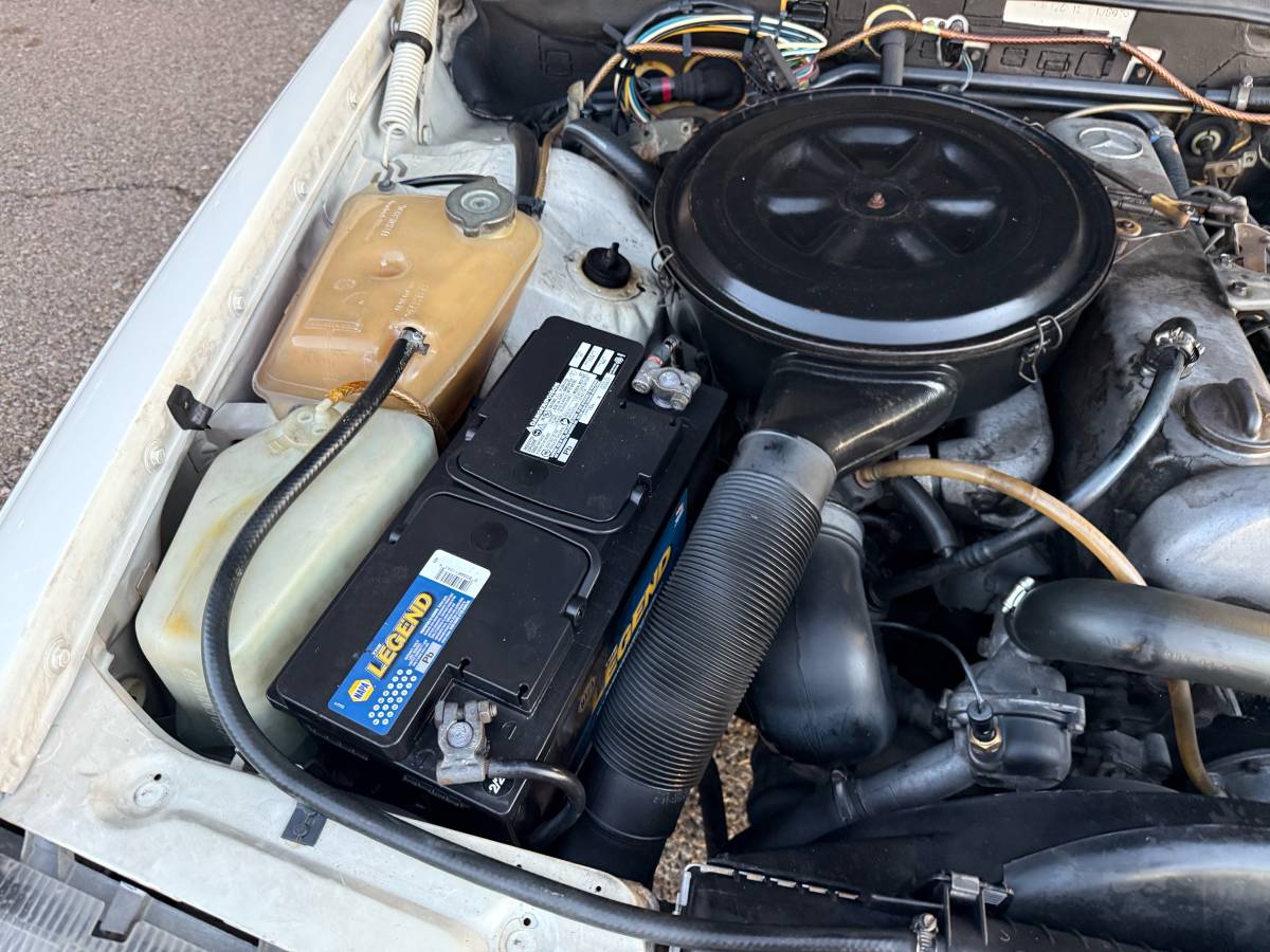 Mercedes-benz-diesel-1979-white-13