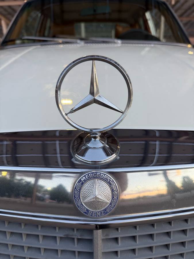Mercedes-benz-diesel-1979-white-15