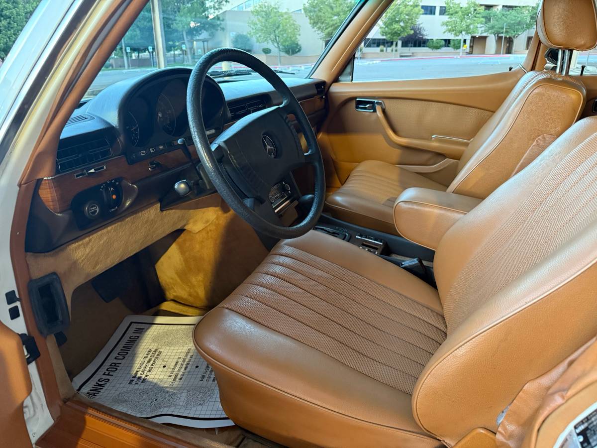 Mercedes-benz-diesel-1979-white-8