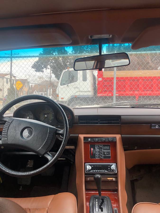 Mercedes-benz-e-class-1978-blue-10