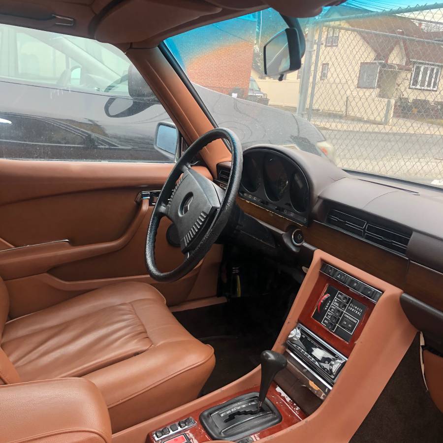 Mercedes-benz-e-class-1978-blue-4