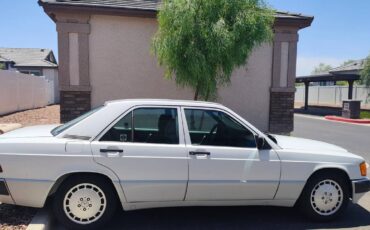 Mercedes-benz-e-class-1992-white-4