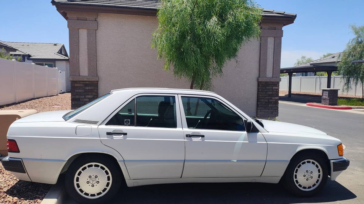 Mercedes-benz-e-class-1992-white-4