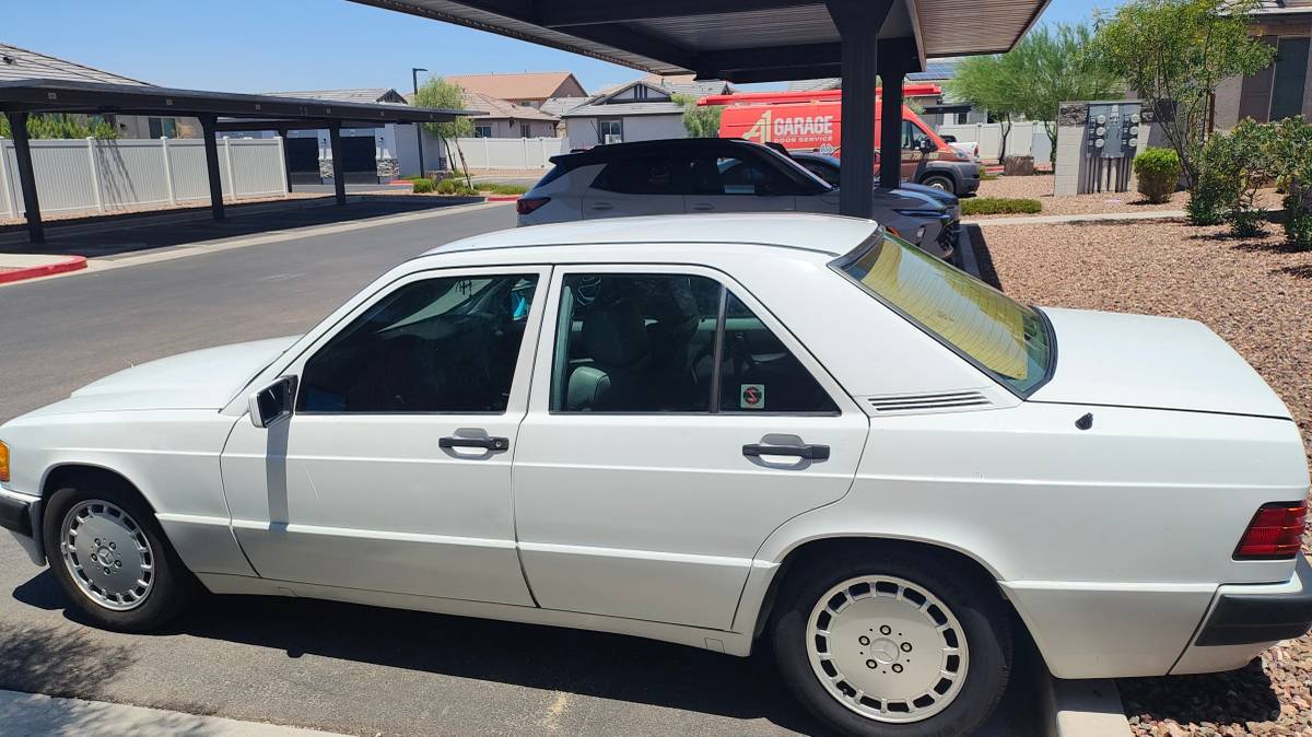 Mercedes-benz-e-class-1992-white-5