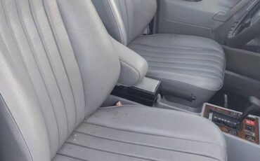 Mercedes-benz-e-class-1992-white-9