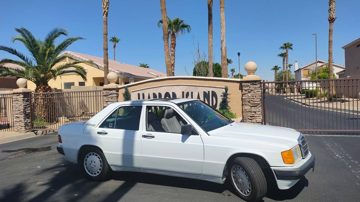 Mercedes-benz-e-class-1992-white