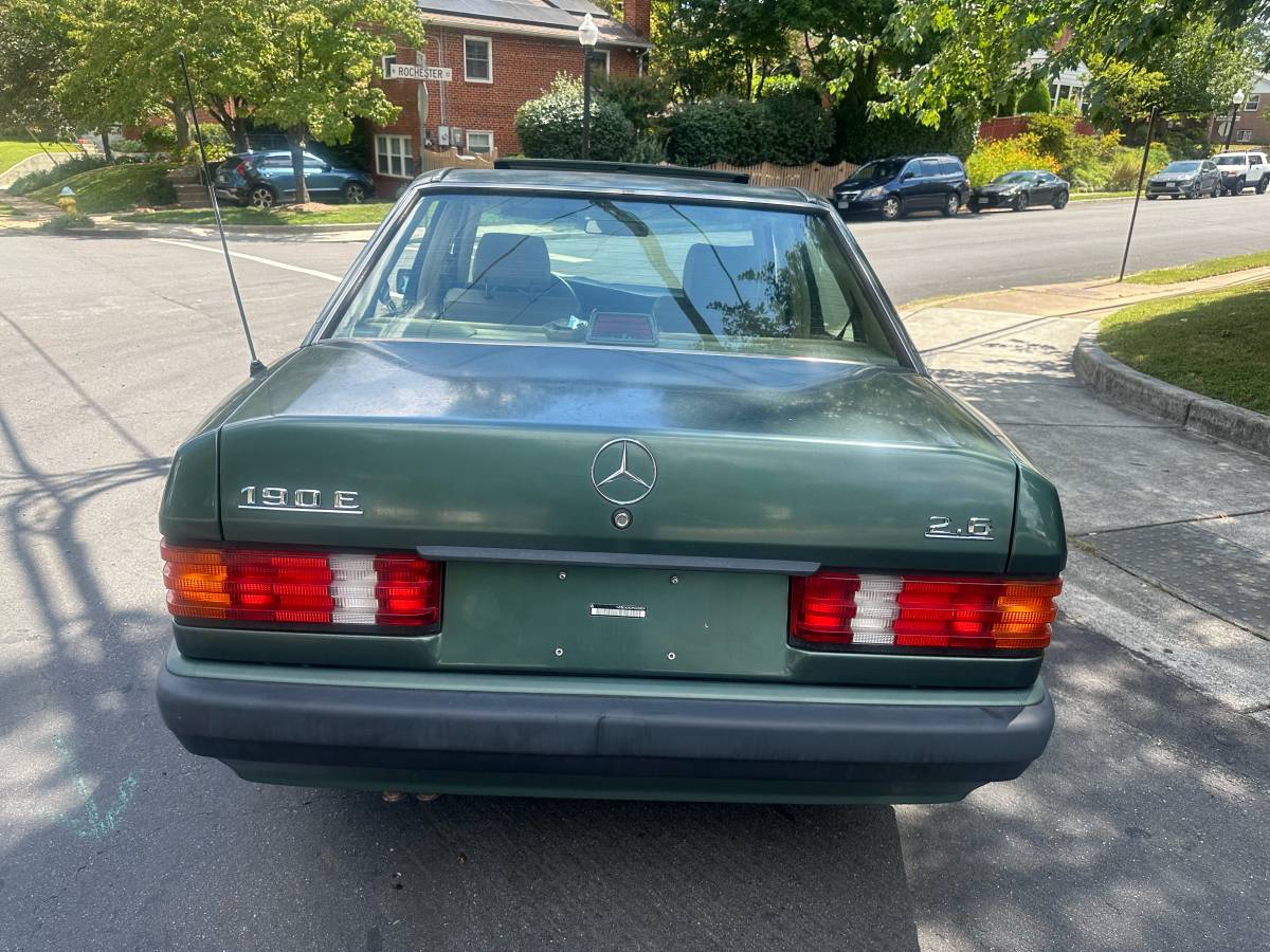 Mercedes-benz-e-class-1993-green-1