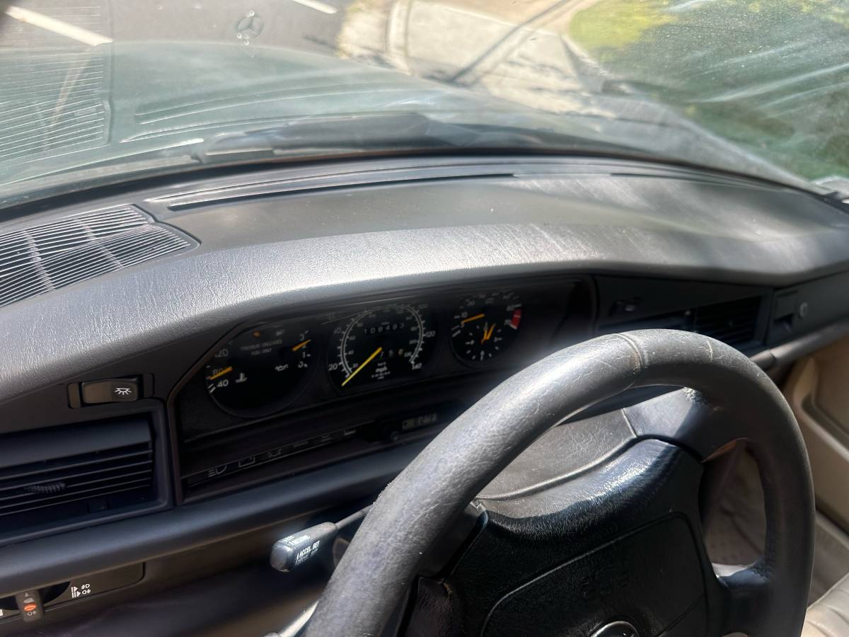 Mercedes-benz-e-class-1993-green-10